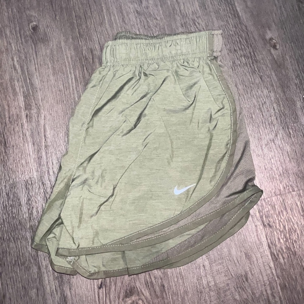 NIKE Green Shorts